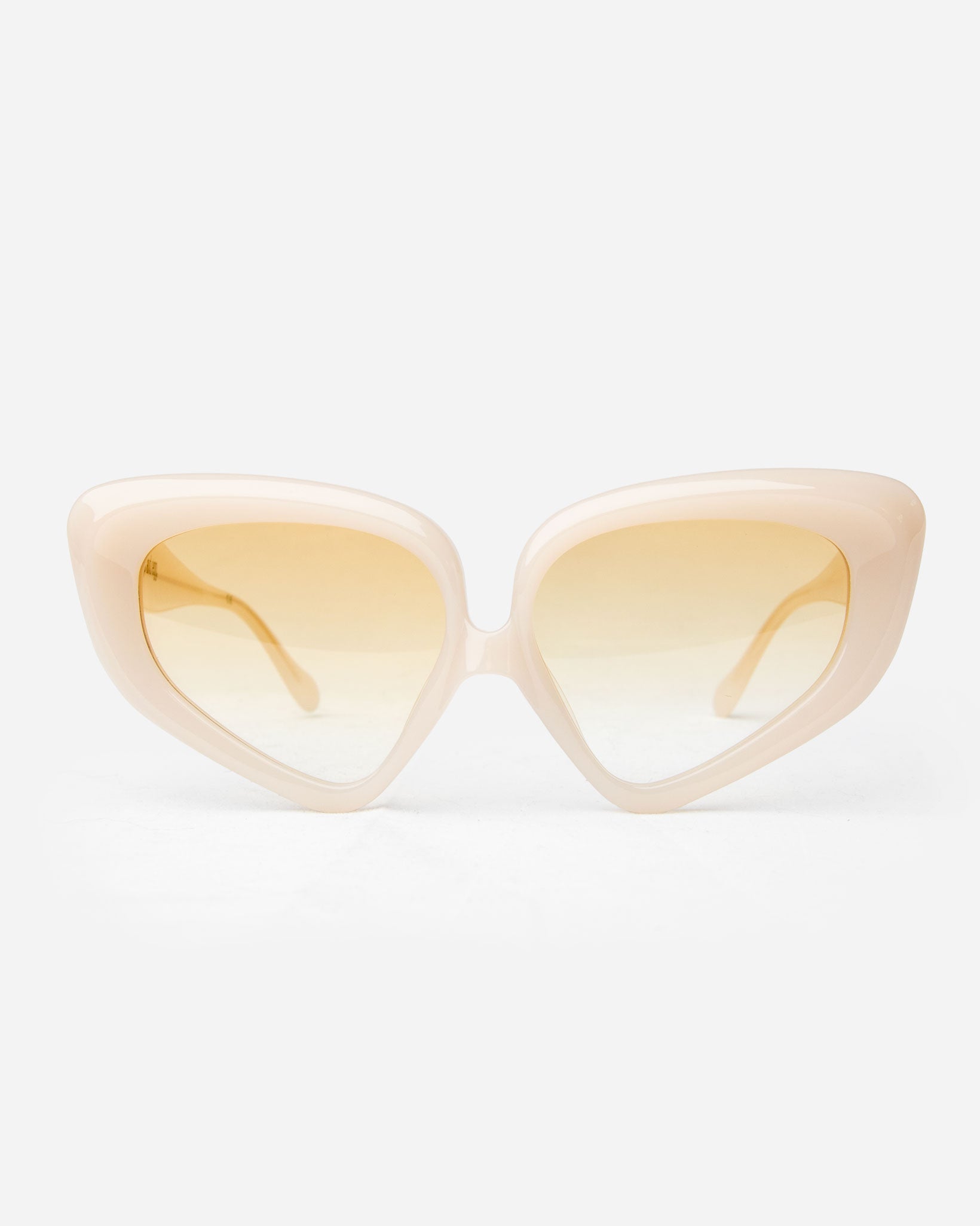 LAG_002 X WHITE CREAM