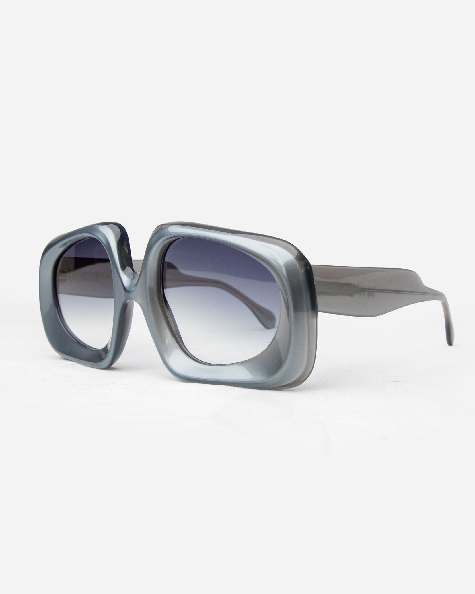 LAG_004 X METALLIC GREY