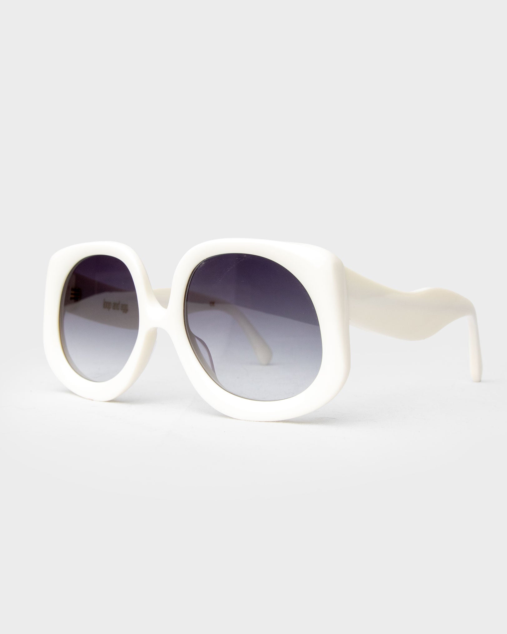 LAG_001 X WHITE